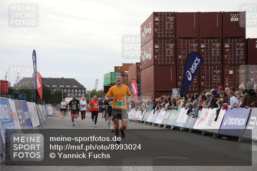 03.10.2025 - Köhlbrandbrückenlauf Yannick Fuchs http://msf.ph/oto/8993024 03.10.2025 16:03:48 Ziel 7409, 7811, 7862, 8980, 8981, 9405, 9473, 9672, 9730, 9746 meine-sportfotos.de