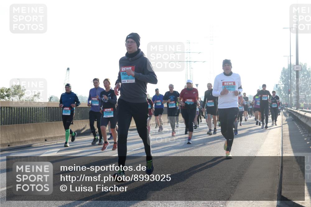 03.10.2025 - Köhlbrandbrückenlauf Luisa Fischer http://msf.ph/oto/8993025 03.10.2025 10:18:56 Position 3 2323, 947, 1 meine-sportfotos.de