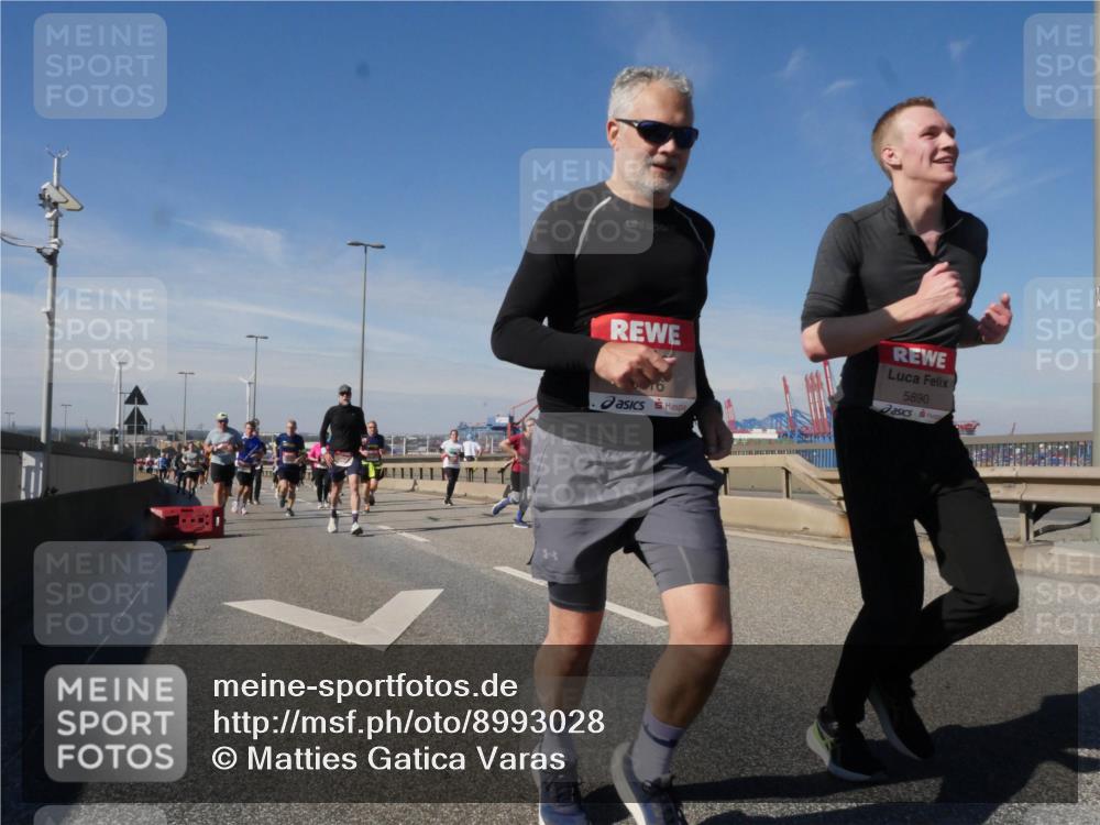 03.10.2025 - Köhlbrandbrückenlauf Matties Gatica Varas http://msf.ph/oto/8993028 03.10.2025 12:45:28 Position 2 5890 meine-sportfotos.de