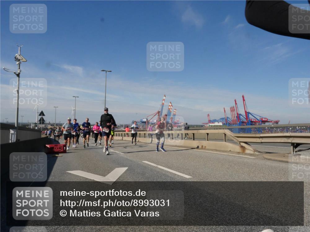 03.10.2025 - Köhlbrandbrückenlauf Matties Gatica Varas http://msf.ph/oto/8993031 03.10.2025 12:45:29 Position 2  meine-sportfotos.de