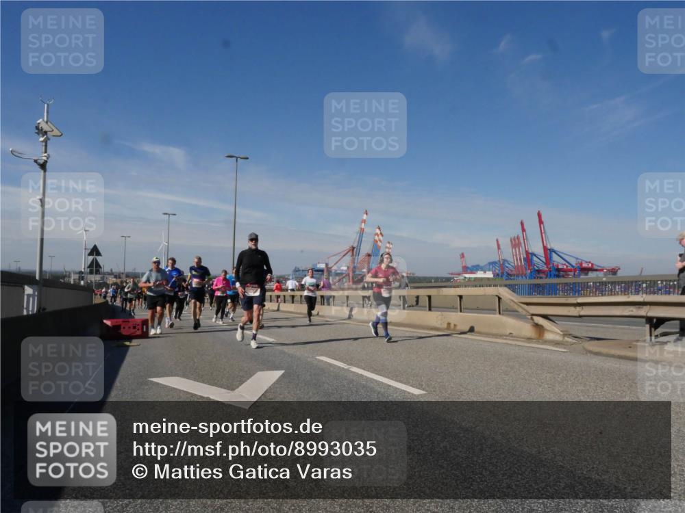 03.10.2025 - Köhlbrandbrückenlauf Matties Gatica Varas http://msf.ph/oto/8993035 03.10.2025 12:45:29 Position 2  meine-sportfotos.de