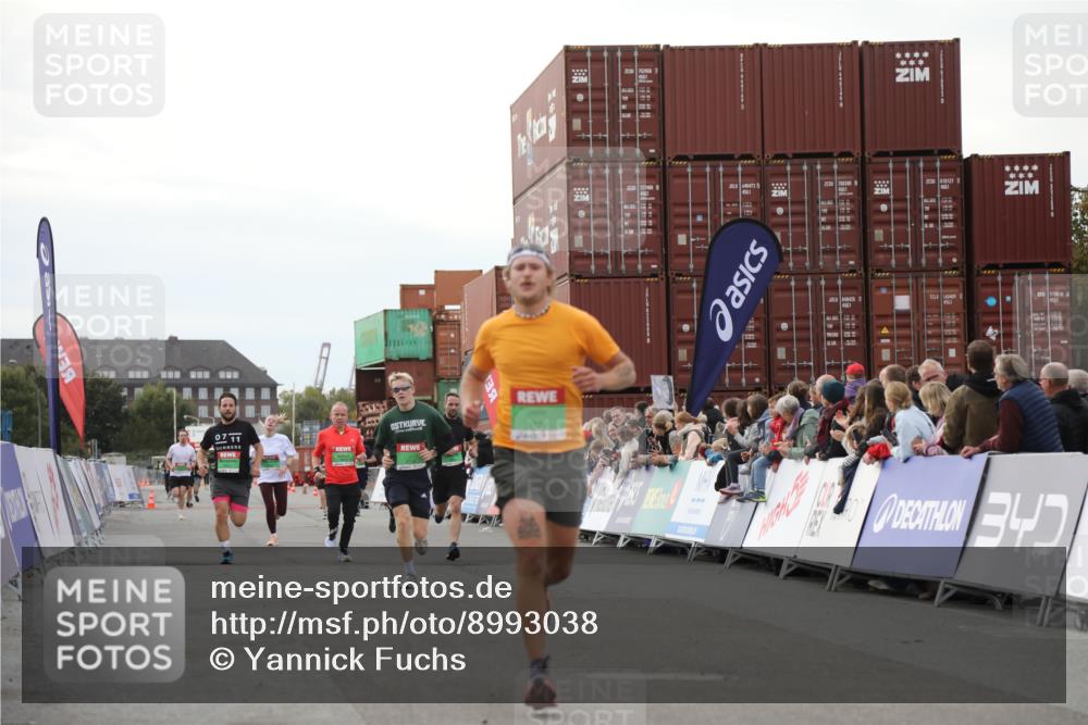 03.10.2025 - Köhlbrandbrückenlauf Yannick Fuchs http://msf.ph/oto/8993038 03.10.2025 16:03:49 Ziel 7409, 7811, 7862, 8980, 8981, 9405, 9473, 9672, 9730, 9746 meine-sportfotos.de