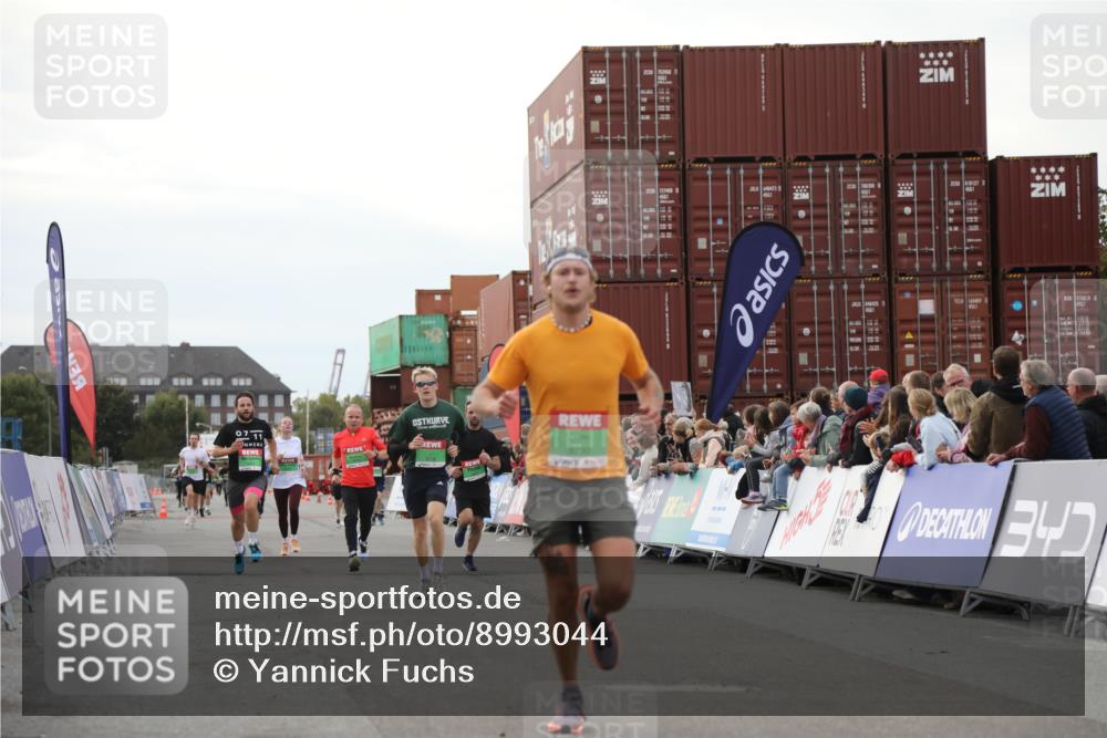03.10.2025 - Köhlbrandbrückenlauf Yannick Fuchs http://msf.ph/oto/8993044 03.10.2025 16:03:49 Ziel 7409, 7811, 7862, 8980, 8981, 9405, 9473, 9672, 9730, 9746 meine-sportfotos.de