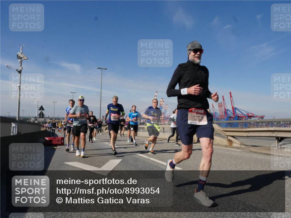 03.10.2025 - Köhlbrandbrückenlauf Matties Gatica Varas http://msf.ph/oto/8993054 03.10.2025 12:45:31 Position 2 6779 meine-sportfotos.de