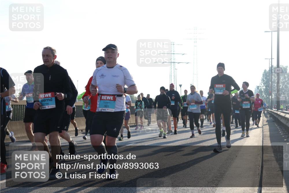 03.10.2025 - Köhlbrandbrückenlauf Luisa Fischer http://msf.ph/oto/8993063 03.10.2025 10:19:00 Position 3 1786, 3815, 1192, 1 meine-sportfotos.de