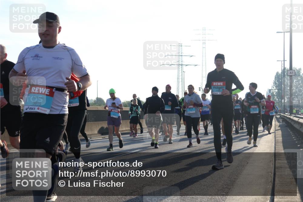 03.10.2025 - Köhlbrandbrückenlauf Luisa Fischer http://msf.ph/oto/8993070 03.10.2025 10:19:00 Position 3 3815, 8321, 1192, 1 meine-sportfotos.de