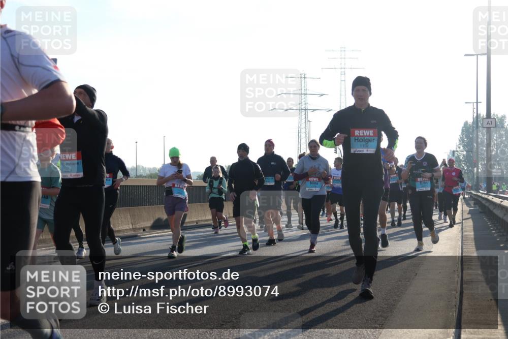 03.10.2025 - Köhlbrandbrückenlauf Luisa Fischer http://msf.ph/oto/8993074 03.10.2025 10:19:01 Position 3 6, 3321, 1192, 1 meine-sportfotos.de