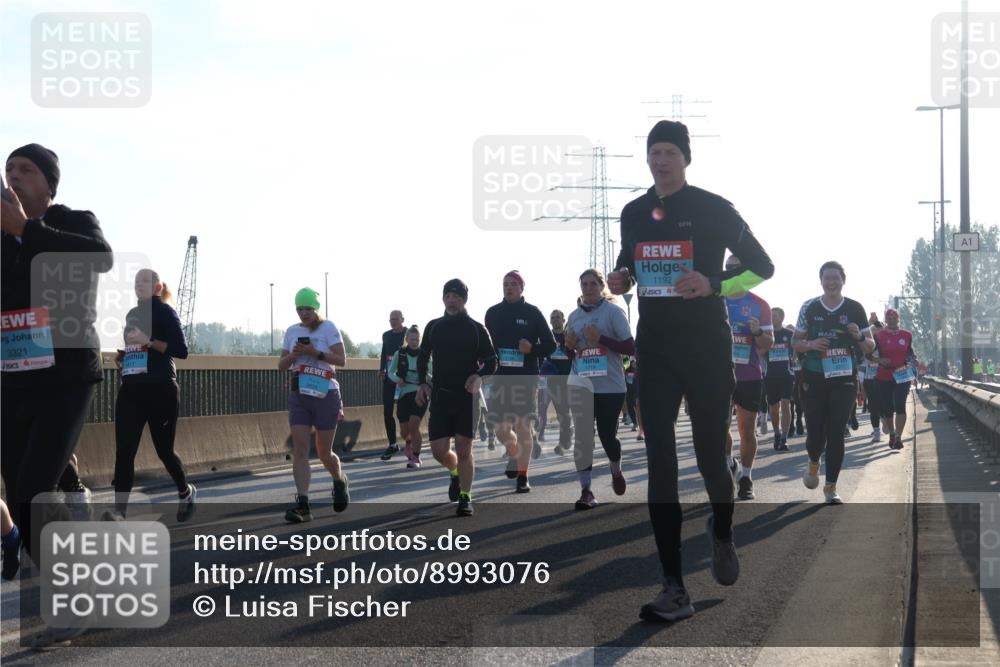 03.10.2025 - Köhlbrandbrückenlauf Luisa Fischer http://msf.ph/oto/8993076 03.10.2025 10:19:01 Position 3 3321, 1417, 1192, 2, 1 meine-sportfotos.de
