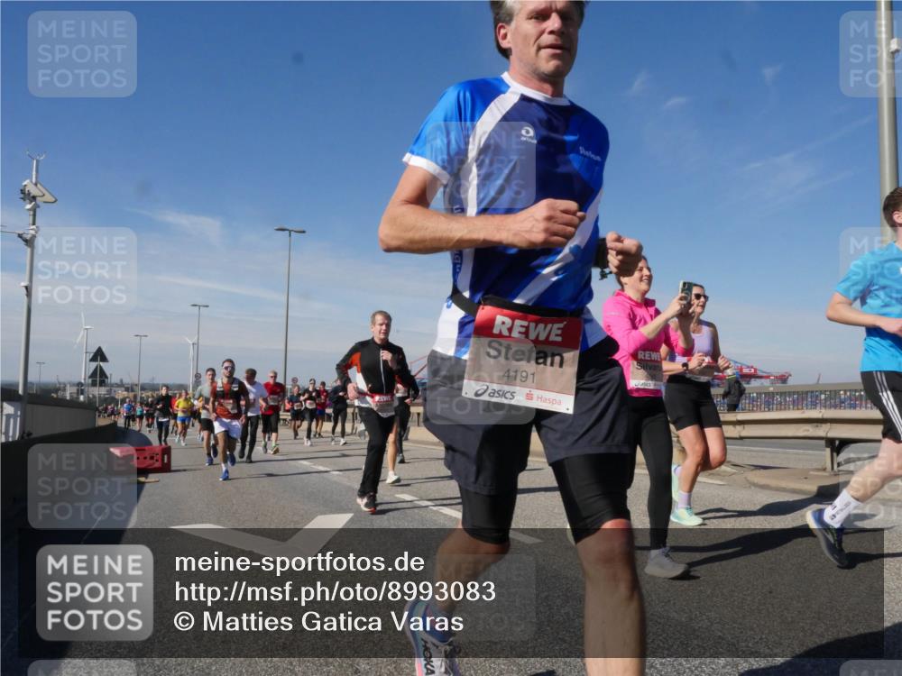 03.10.2025 - Köhlbrandbrückenlauf Matties Gatica Varas http://msf.ph/oto/8993083 03.10.2025 12:45:34 Position 2 4191 meine-sportfotos.de