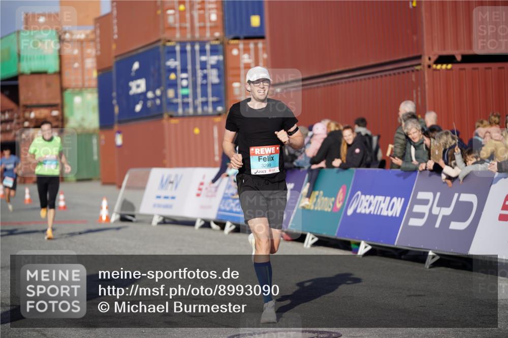 03.10.2025 - Köhlbrandbrückenlauf Michael Burmester http://msf.ph/oto/8993090 03.10.2025 09:53:22 Ziel 1012, 3078, 3226, 3262, 3299, 3704 meine-sportfotos.de