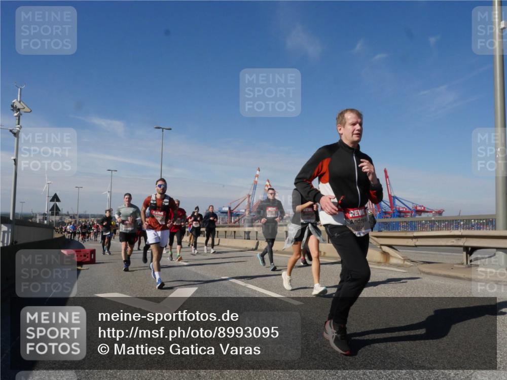 03.10.2025 - Köhlbrandbrückenlauf Matties Gatica Varas http://msf.ph/oto/8993095 03.10.2025 12:45:36 Position 2 118 meine-sportfotos.de