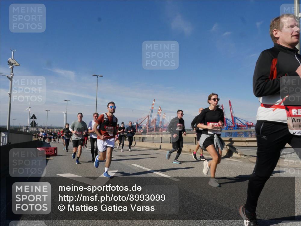03.10.2025 - Köhlbrandbrückenlauf Matties Gatica Varas http://msf.ph/oto/8993099 03.10.2025 12:45:36 Position 2 6 meine-sportfotos.de