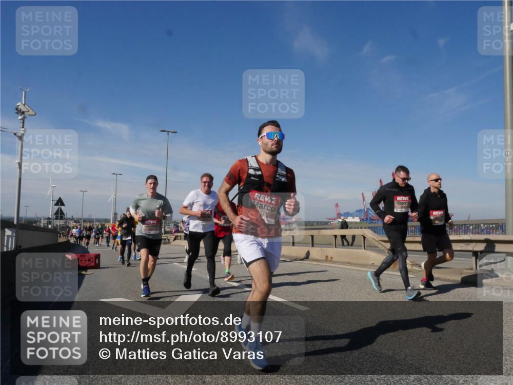 03.10.2025 - Köhlbrandbrückenlauf Matties Gatica Varas http://msf.ph/oto/8993107 03.10.2025 12:45:37 Position 2 331, 118 meine-sportfotos.de