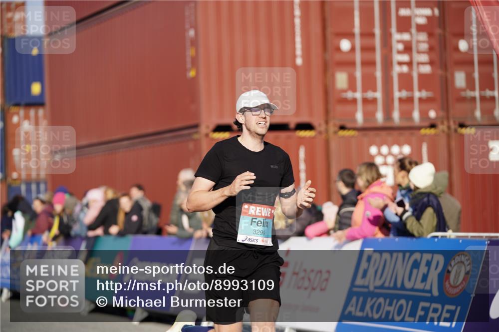 03.10.2025 - Köhlbrandbrückenlauf Michael Burmester http://msf.ph/oto/8993109 03.10.2025 09:53:24 Ziel 1012, 3078, 3226, 3262, 3299, 3704 meine-sportfotos.de