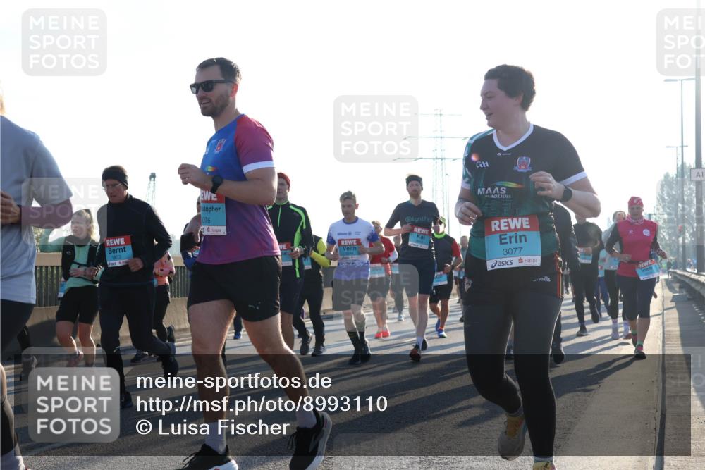 03.10.2025 - Köhlbrandbrückenlauf Luisa Fischer http://msf.ph/oto/8993110 03.10.2025 10:19:04 Position 3 076, 1803, 3077, 1 meine-sportfotos.de