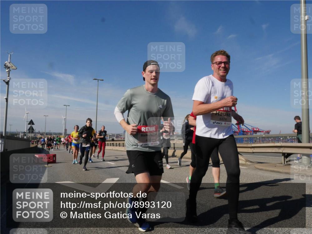 03.10.2025 - Köhlbrandbrückenlauf Matties Gatica Varas http://msf.ph/oto/8993120 03.10.2025 12:45:39 Position 2 4305, 4474 meine-sportfotos.de