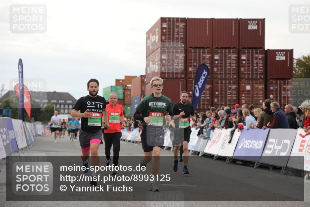 03.10.2025 - Köhlbrandbrückenlauf Yannick Fuchs http://msf.ph/oto/8993125 03.10.2025 16:03:53 Ziel 7257, 7811, 7862, 9405, 9473, 9672, 9730, 9744, 9746 meine-sportfotos.de