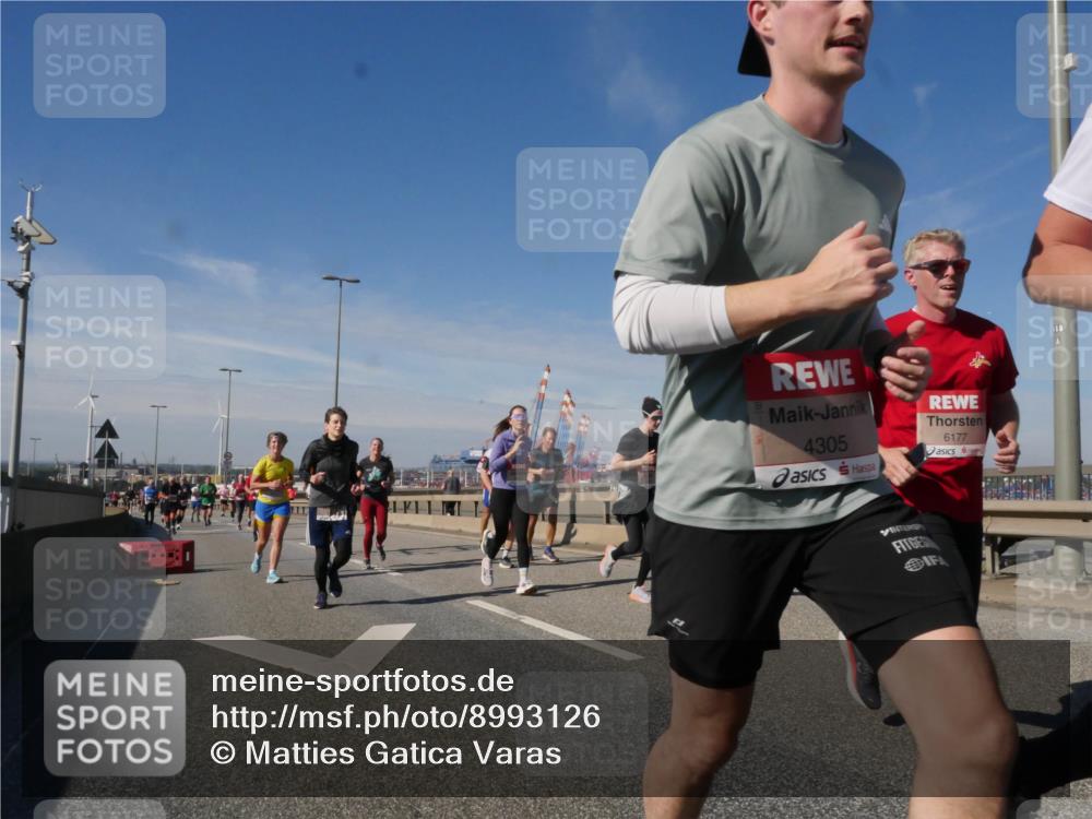 03.10.2025 - Köhlbrandbrückenlauf Matties Gatica Varas http://msf.ph/oto/8993126 03.10.2025 12:45:39 Position 2 4305, 6177 meine-sportfotos.de