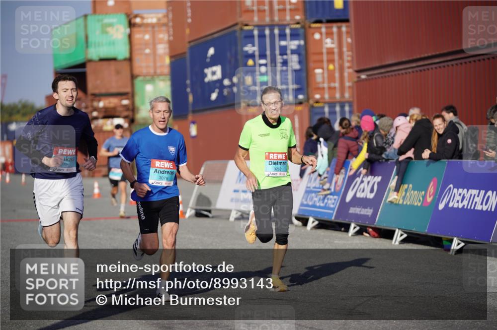 03.10.2025 - Köhlbrandbrückenlauf Michael Burmester http://msf.ph/oto/8993143 03.10.2025 09:53:25 Ziel 3078, 3226, 3262, 3299, 3704 meine-sportfotos.de