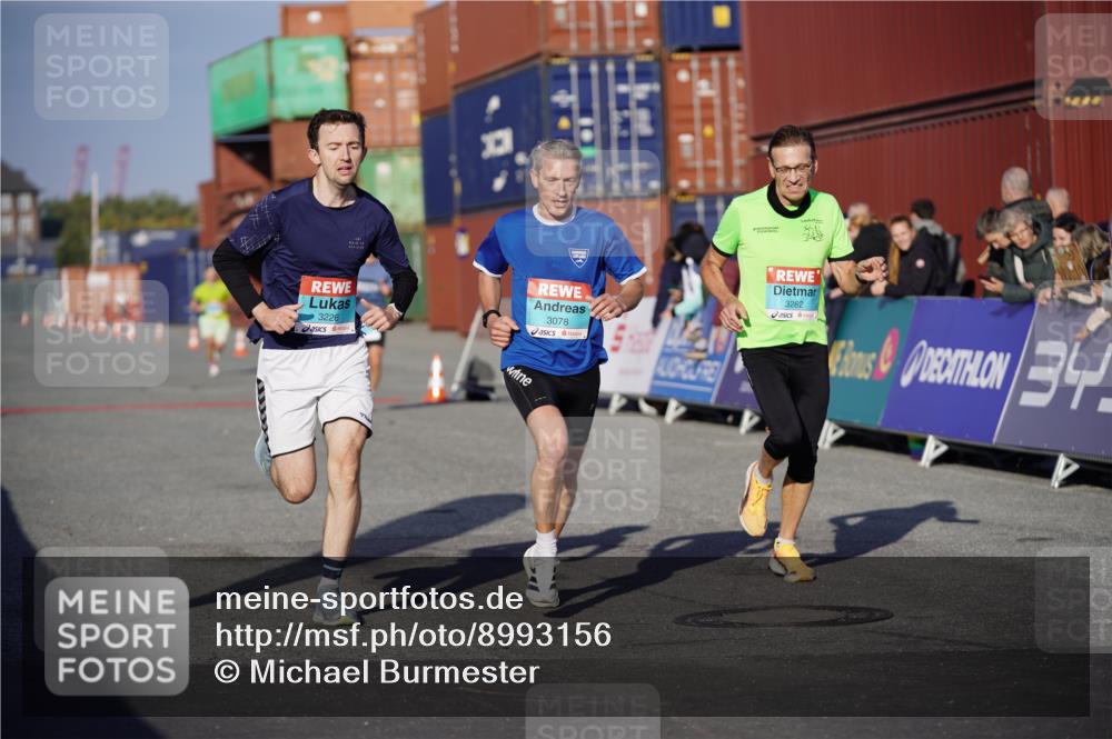 03.10.2025 - Köhlbrandbrückenlauf Michael Burmester http://msf.ph/oto/8993156 03.10.2025 09:53:26 Ziel 3078, 3226, 3262, 3299, 3704 meine-sportfotos.de