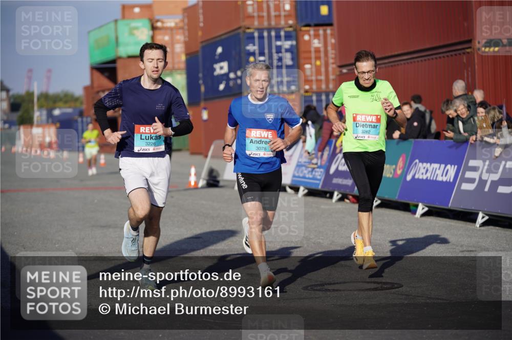 03.10.2025 - Köhlbrandbrückenlauf Michael Burmester http://msf.ph/oto/8993161 03.10.2025 09:53:26 Ziel 3078, 3226, 3262, 3299, 3704 meine-sportfotos.de