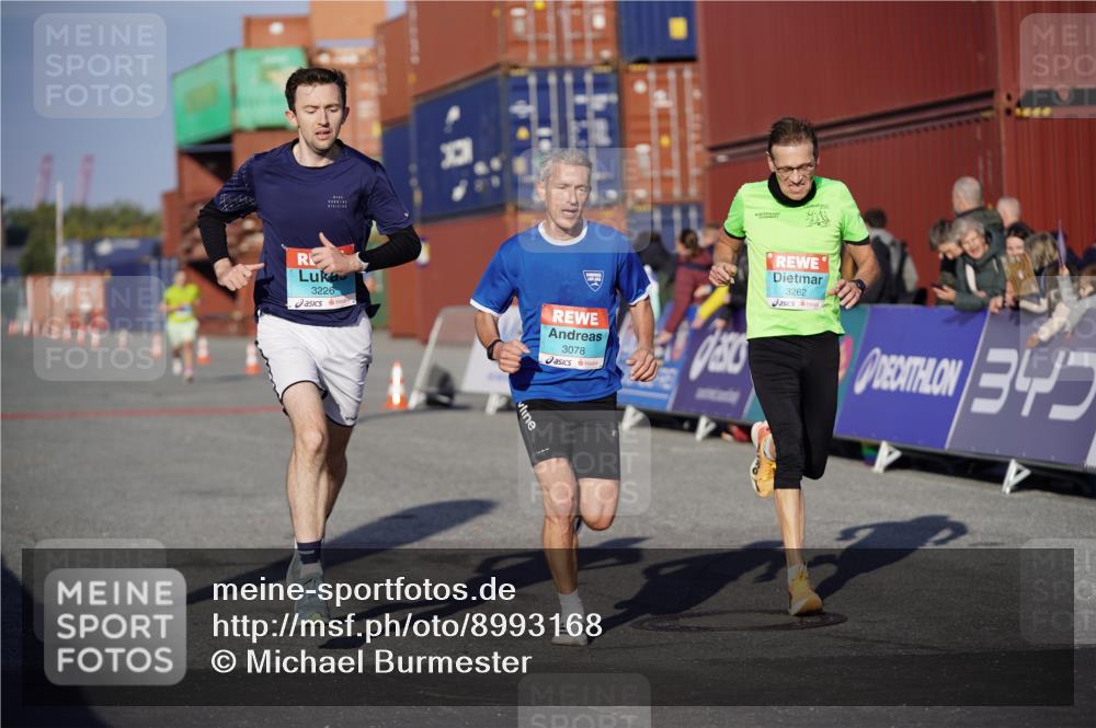03.10.2025 - Köhlbrandbrückenlauf Michael Burmester http://msf.ph/oto/8993168 03.10.2025 09:53:26 Ziel 3078, 3226, 3262, 3299, 3704 meine-sportfotos.de