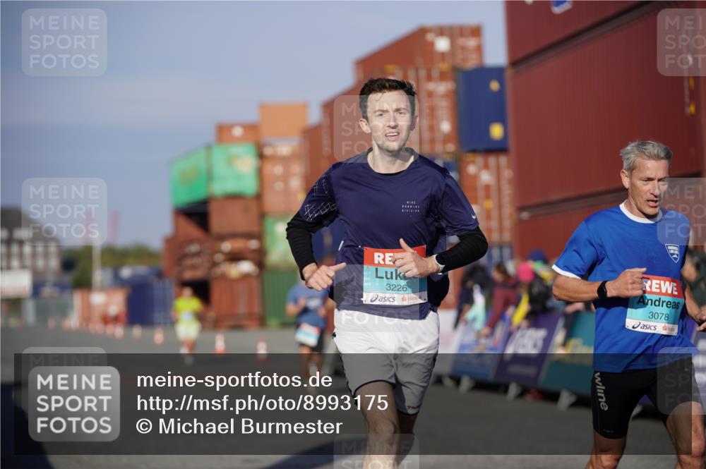 03.10.2025 - Köhlbrandbrückenlauf Michael Burmester http://msf.ph/oto/8993175 03.10.2025 09:53:27 Ziel 2831, 3078, 3226, 3262, 3299, 3704 meine-sportfotos.de