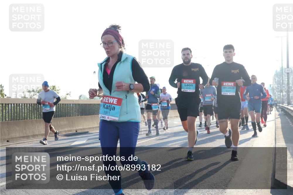 03.10.2025 - Köhlbrandbrückenlauf Luisa Fischer http://msf.ph/oto/8993182 03.10.2025 10:19:10 Position 3 1911, 3206, 3207 meine-sportfotos.de