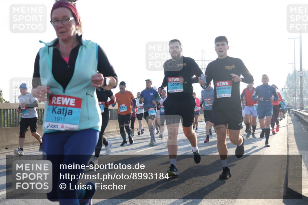 03.10.2025 - Köhlbrandbrückenlauf Luisa Fischer http://msf.ph/oto/8993184 03.10.2025 10:19:11 Position 3 1911, 3206, 3207, 1 meine-sportfotos.de