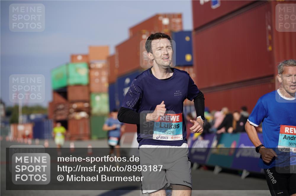 03.10.2025 - Köhlbrandbrückenlauf Michael Burmester http://msf.ph/oto/8993187 03.10.2025 09:53:27 Ziel 2831, 3078, 3226, 3262, 3299, 3704 meine-sportfotos.de