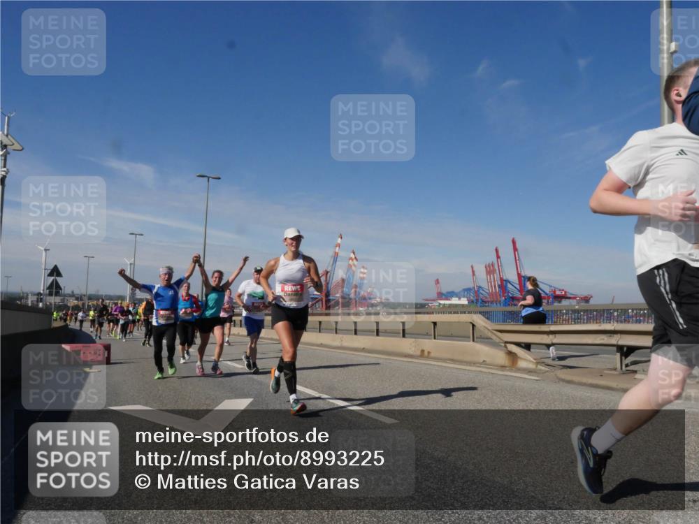03.10.2025 - Köhlbrandbrückenlauf Matties Gatica Varas http://msf.ph/oto/8993225 03.10.2025 12:45:51 Position 2  meine-sportfotos.de