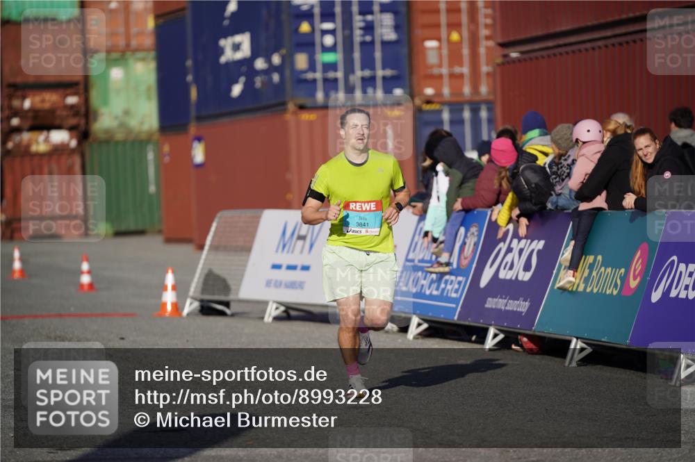 03.10.2025 - Köhlbrandbrückenlauf Michael Burmester http://msf.ph/oto/8993228 03.10.2025 09:53:34 Ziel 2831, 3078, 3226, 3262, 3841 meine-sportfotos.de