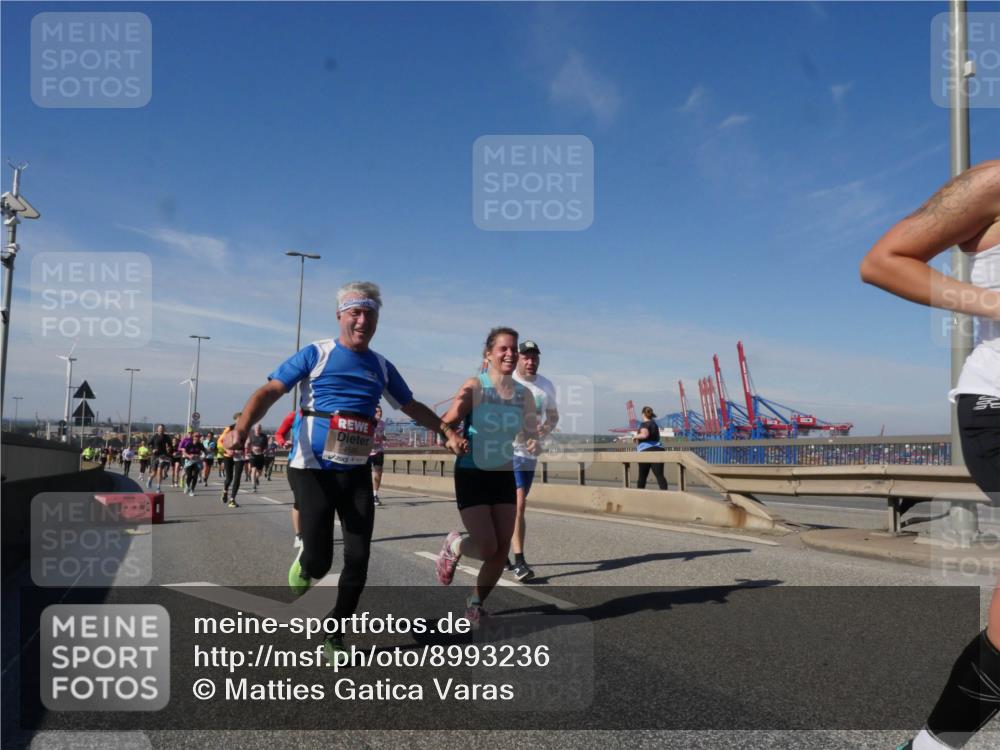 03.10.2025 - Köhlbrandbrückenlauf Matties Gatica Varas http://msf.ph/oto/8993236 03.10.2025 12:45:53 Position 2 4588 meine-sportfotos.de