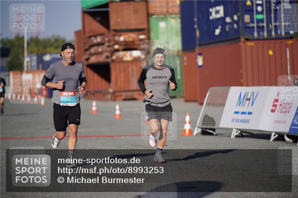 03.10.2025 - Köhlbrandbrückenlauf Michael Burmester http://msf.ph/oto/8993253 03.10.2025 09:54:09 Ziel 1037, 3785 meine-sportfotos.de