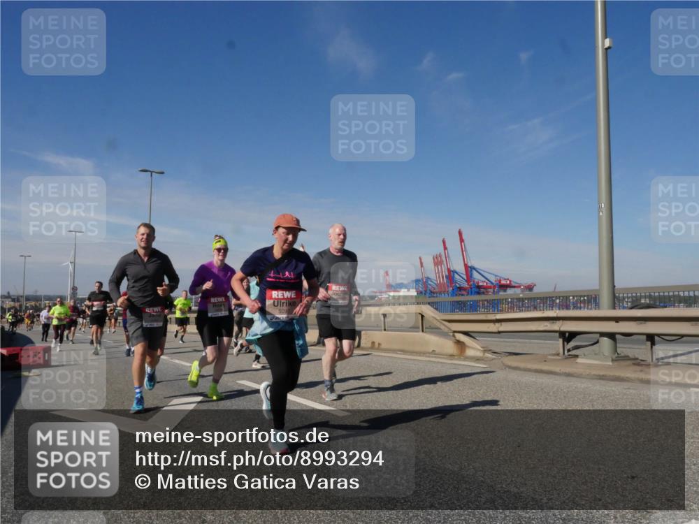 03.10.2025 - Köhlbrandbrückenlauf Matties Gatica Varas http://msf.ph/oto/8993294 03.10.2025 12:45:59 Position 2 5097 meine-sportfotos.de