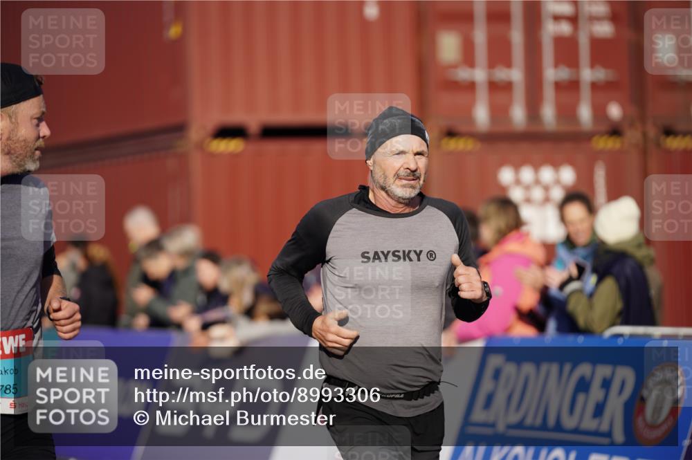 03.10.2025 - Köhlbrandbrückenlauf Michael Burmester http://msf.ph/oto/8993306 03.10.2025 09:54:12 Ziel 1037, 3785 meine-sportfotos.de