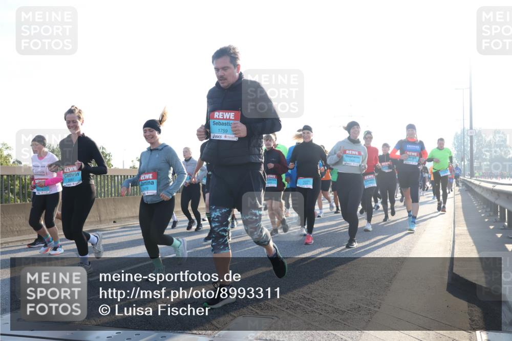 03.10.2025 - Köhlbrandbrückenlauf Luisa Fischer http://msf.ph/oto/8993311 03.10.2025 10:19:23 Position 3 2051, 1479, 1759, 1890 meine-sportfotos.de