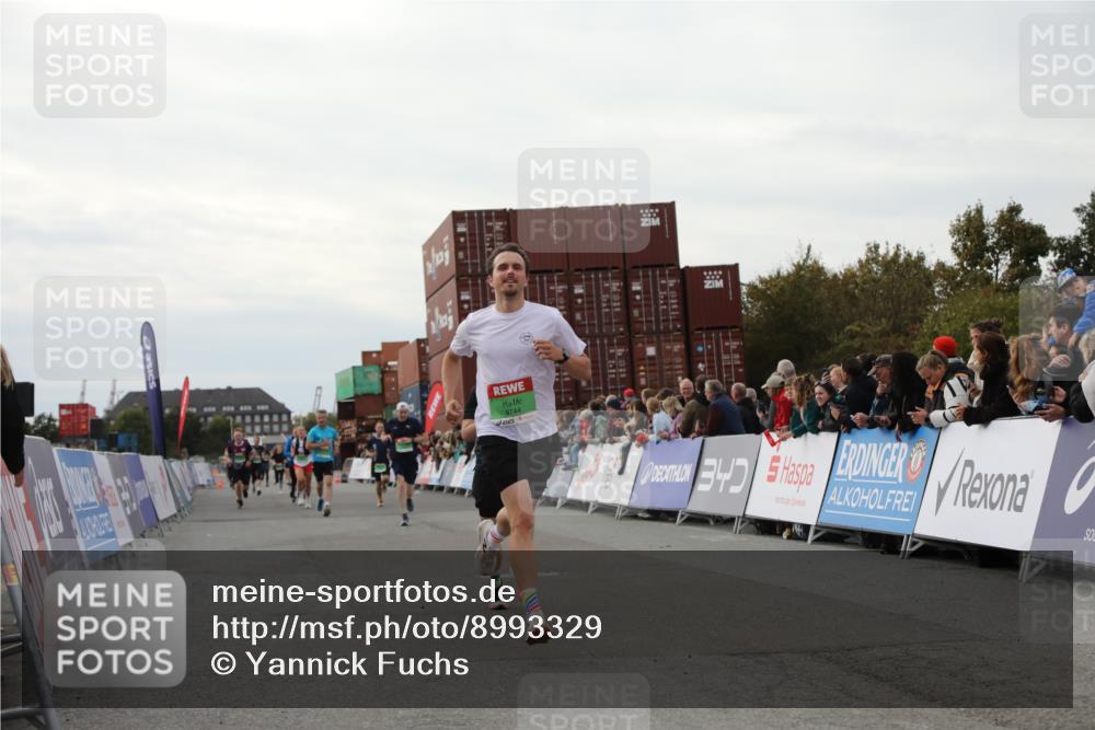 03.10.2025 - Köhlbrandbrückenlauf Yannick Fuchs http://msf.ph/oto/8993329 03.10.2025 16:04:01 Ziel 7257, 7281, 7599, 7798, 9306, 9377, 9744 meine-sportfotos.de