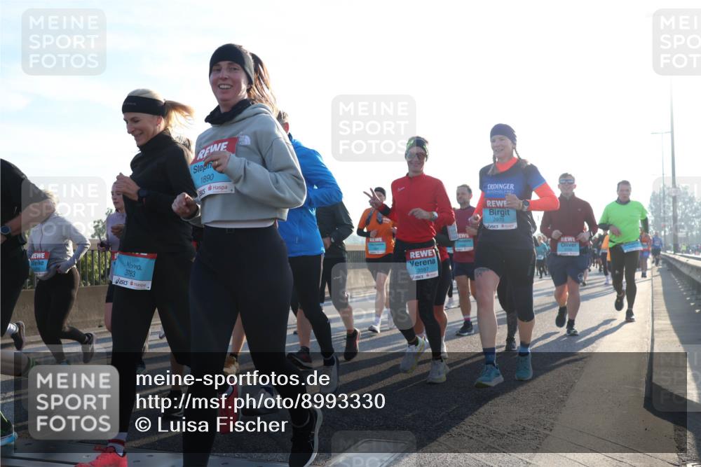 03.10.2025 - Köhlbrandbrückenlauf Luisa Fischer http://msf.ph/oto/8993330 03.10.2025 10:19:25 Position 3 3783, 1890, 3597, 2970 meine-sportfotos.de