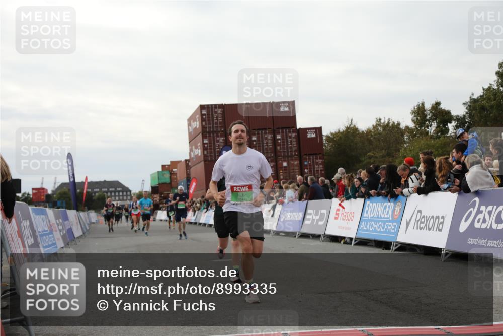 03.10.2025 - Köhlbrandbrückenlauf Yannick Fuchs http://msf.ph/oto/8993335 03.10.2025 16:04:01 Ziel 7257, 7281, 7599, 7798, 9306, 9377, 9744 meine-sportfotos.de