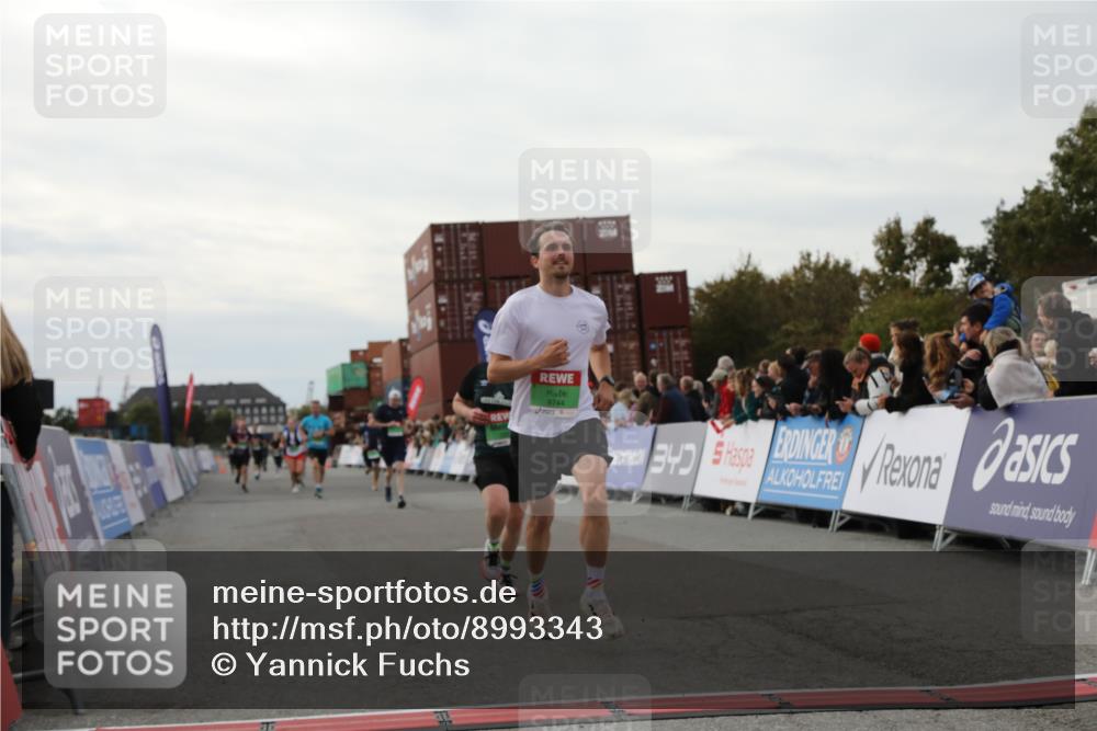 03.10.2025 - Köhlbrandbrückenlauf Yannick Fuchs http://msf.ph/oto/8993343 03.10.2025 16:04:01 Ziel 7257, 7281, 7599, 7798, 9306, 9377, 9744 meine-sportfotos.de