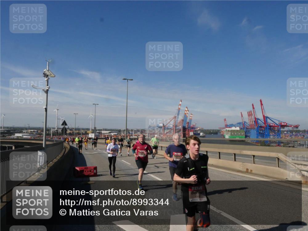 03.10.2025 - Köhlbrandbrückenlauf Matties Gatica Varas http://msf.ph/oto/8993344 03.10.2025 12:46:05 Position 2 496 meine-sportfotos.de
