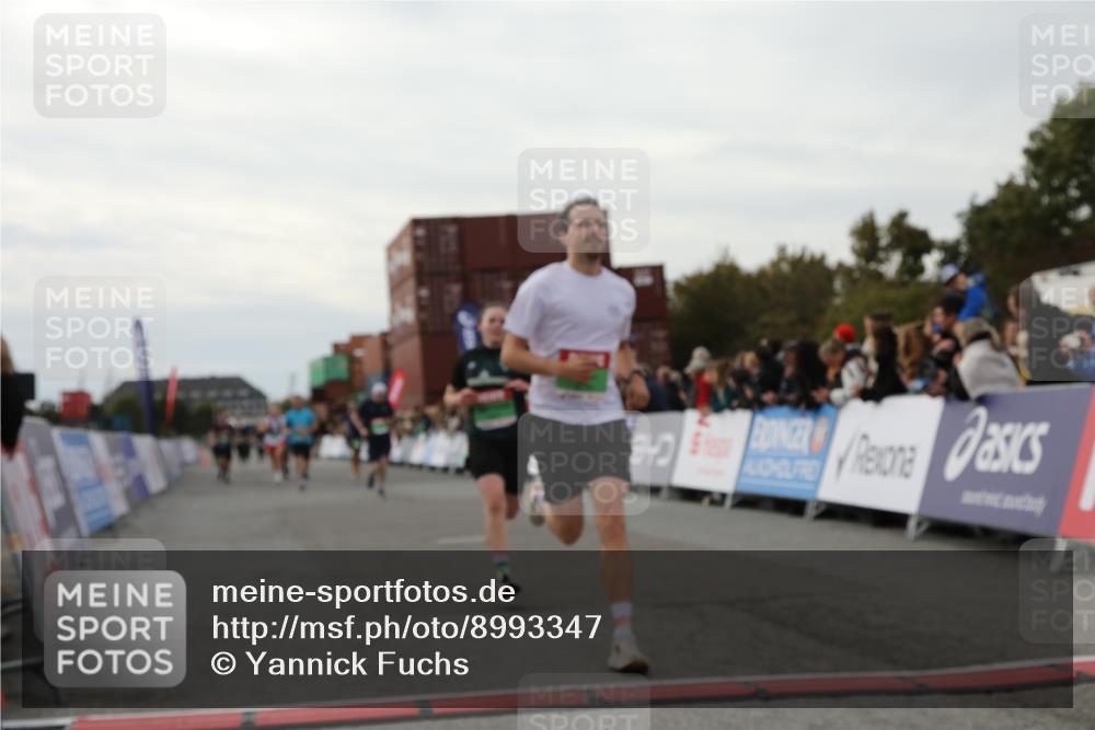 03.10.2025 - Köhlbrandbrückenlauf Yannick Fuchs http://msf.ph/oto/8993347 03.10.2025 16:04:01 Ziel 7257, 7281, 7599, 7798, 9306, 9377, 9744 meine-sportfotos.de