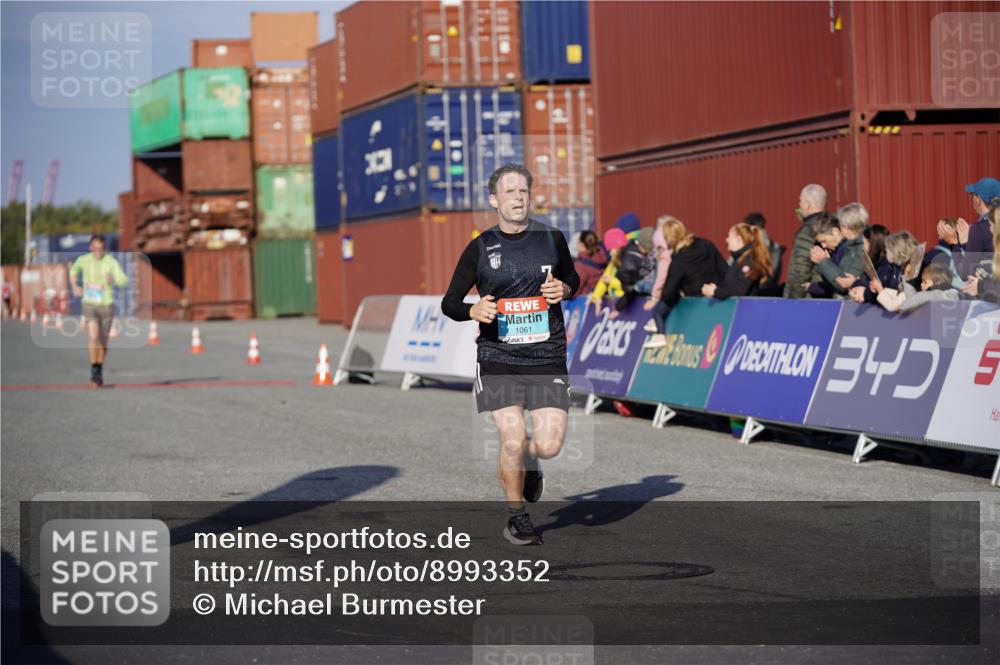 03.10.2025 - Köhlbrandbrückenlauf Michael Burmester http://msf.ph/oto/8993352 03.10.2025 09:54:22 Ziel 1061 meine-sportfotos.de