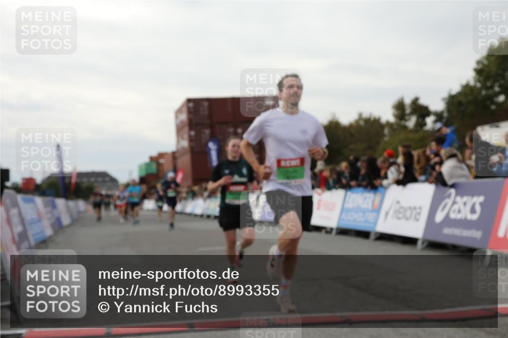 03.10.2025 - Köhlbrandbrückenlauf Yannick Fuchs http://msf.ph/oto/8993355 03.10.2025 16:04:01 Ziel 7257, 7281, 7599, 7798, 9306, 9377, 9744 meine-sportfotos.de