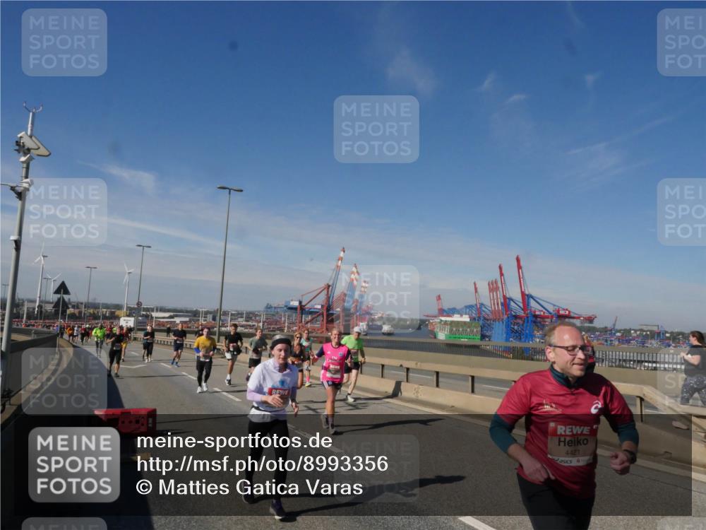 03.10.2025 - Köhlbrandbrückenlauf Matties Gatica Varas http://msf.ph/oto/8993356 03.10.2025 12:46:07 Position 2 4421 meine-sportfotos.de