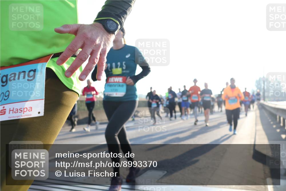 03.10.2025 - Köhlbrandbrückenlauf Luisa Fischer http://msf.ph/oto/8993370 03.10.2025 10:19:29 Position 3 09, 21, 25 meine-sportfotos.de