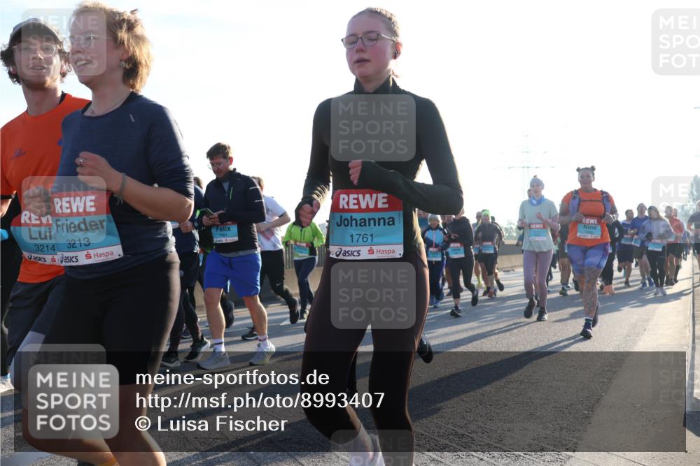 03.10.2025 - Köhlbrandbrückenlauf Luisa Fischer http://msf.ph/oto/8993407 03.10.2025 10:19:32 Position 3 3214, 3213, 1561, 1761, 1348 meine-sportfotos.de