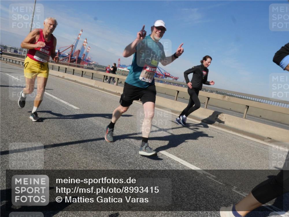 03.10.2025 - Köhlbrandbrückenlauf Matties Gatica Varas http://msf.ph/oto/8993415 03.10.2025 12:46:14 Position 2 2025, 4426, 4463 meine-sportfotos.de