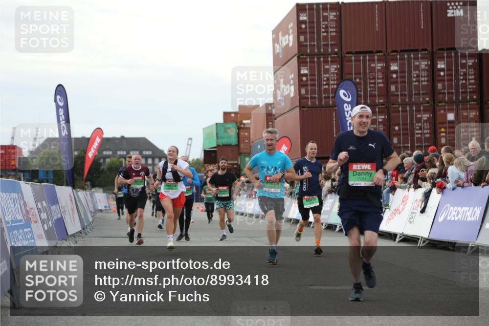 03.10.2025 - Köhlbrandbrückenlauf Yannick Fuchs http://msf.ph/oto/8993418 03.10.2025 16:04:04 Ziel 7257, 7281, 7297, 7392, 7451, 7599, 7798, 9149, 9306, 9377, 9562, 9744 meine-sportfotos.de